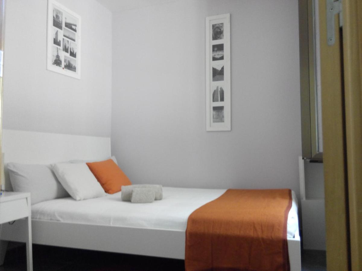 Subway Station Apartment Near Camp Nou L'Hospitalet de Llobregat Exterior photo